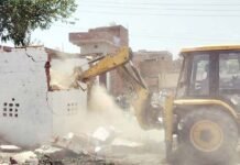 लोनी में फिर गरजा जीडीए का बुलडोजर, 32 हजार वर्ग मीटर में बनी अवैध 6 कॉलोनी को किया ध्वस्त