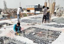 शालीमार गार्डन में अवैध बिल्डिंग में बने कमरे व छत को जीडीए ने किया ध्वस्त