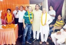 वार्ड 72 के कर्मठ नेता-कार्यकर्ताओं को पार्षद कुसुम मनोज गोयल ने किया सम्मानित