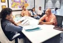 भू माफियाओं व अवैध अतिक्रमण के खिलाफ पार्षदों ने नगर आयुक्त को दी जानकारी