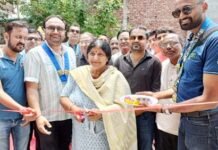 सेवा भारती विवेकानंद विद्या स्कूल दीनदयालपुरी में महापौर ने किया शौचालय का उद्घाटन