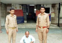 देशी शराब ने विक्रेता को पहुंचाया जेल, पांच रुपए अतिरिक्त कर रहा था मांग