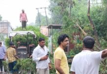 शहर की व्यवस्था दुरुस्त करने सड़क पर उतरे नगर आयुक्त डॉ नितिन गौड़ सफाई मित्रों का बढ़ाया हौसला 72 घंटों से अलर्ट मोड में डटे रहे निगम अधिकारी