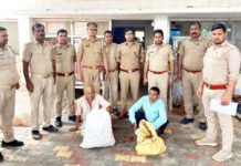 घर में बने किचन के पास बनाया हुआ था सुरंग, छिपाकर रखी थी शराब से भरी पेटियां