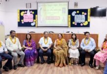 विद्यार्थियों ने गुरुओं के पैर पखारे, आरती उतारकर लिया आशीर्वाद