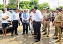 हिंडन नदी में बढ़ा जलस्तर, जनरल वीके सिंह ने बाढ़ राहत शिविर का किया निरीक्षण