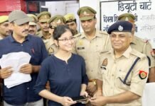 जीआरपी ने लौटाए 111 मोबाइल, फोन वापस पाकर खिले लोगों के चेहरे
