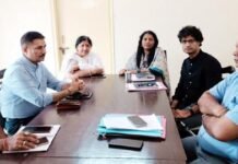 कांवड़ यात्रा एवं कूड़ा निस्तारण को लेकर मंडलायुक्त ने अधिकारियों संग की बैठक, नगर आयुक्त ने साझा की कार्य योजना