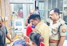 लोनी में दो मंजिला मकान गिरने से मलबे में महिला समेत 7 लोग दबे