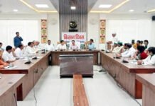 किसानों की समस्याओं का प्राथमिकता पर करें निस्तारण: राकेश कुमार सिंह