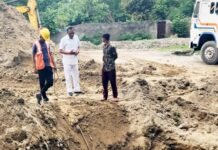 कौशाम्बी पार्षद कुुसुम मनोज गोयल के प्रयास से जल्द होगी सीवर चोक की समस्या दूर