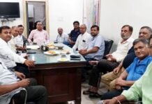 समस्याओं के निस्तारण को लेकर व्यापारी एकता समिति की बैठक, पुनर्गठन पर हुई चर्चा
