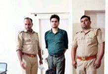ठेके के पास खड़ा होकर 90 में बेचता था कैटरीना शराब