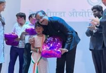 ग्रेटर नोएडा प्राधिकरण के CEO एनजी रवि कुमार बोले हमारे देश की प्रतिभा आज भी गांवों में बसती है तिरंगा यात्रा को दिखाई हरी झंडी