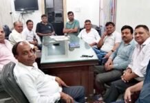व्यापारी एकता समिति इंदिरापुरम की मासिक बैठक में व्यापारियों ने समस्याओं पर की चर्चा