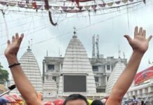 चंद्रयान-3 की सफलता पर तरुण मिश्र ने इसरो चीफ सोमनाथ को दी बधाई देवघर में की विशेष पूजा अर्चना