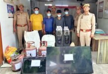 बंद मकान की रैकी कर करते थे चोरी, सुनार समेत चार चोर गिरफ्तार