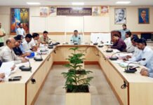 10 सितंबर तक अभियान चलाकर सड़कों को कराएं गड्ढा मुक्त: डीएम