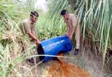 कच्ची शराब के कारोबार पर चला आबकारी विभाग का डंडा