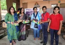 इनर व्हील क्लब नवीन ग्रेटर नोएडा ने बच्चों को बांटे जूते