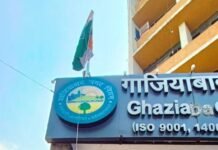 स्वतंत्रता दिवस: महापौर-नगर आयुक्त ने किया झंडारोहण