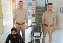 स्वतंत्रता दिवस: बाइक पर यूपी शराब की कर रहा था तस्करी, आबकारी विभाग ने दबोचा