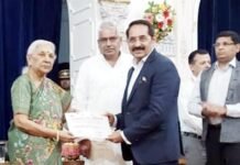 राज्यपाल आनंदीबेन पटेल ने सीएमडी डॉ. पीएन अरोड़ा को किया सम्मानित