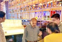 बार, रेस्टोरेंट व शराब की दुकानों का आबकारी अधिकारी ने किया निरीक्षण