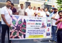 मेरी माटी मेरा देश: देश के शहीदों के नाम निगम टीम व पार्षदों ने लिए मिट्टी-चावल दान