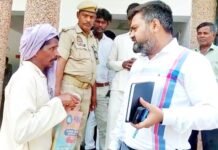 संत कबीर नगर के डीएम की शालीनता और सरलता के मुरीद हुए लोग