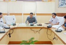 मतदाता सुविधा को बनाए स्कूल, सामुदायिक हॉल में मतदेय स्थल: राकेश कुमार सिंह