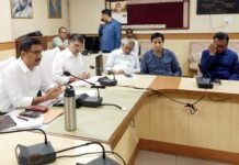 आयुष्मान भव: अभियान का करें प्रचार, पात्र लाभार्थियों को मिलें लाभ: डीएम