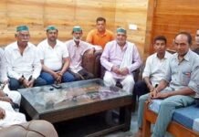 बकाया भुगतान को लेकर किसानों ने भरी हुंकार