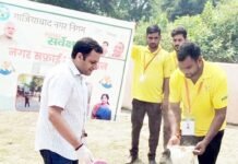 वायु स्वच्छता दिवस पर म्युनिसिपल कमिश्नर ने चलाया धूल मुक्त अभियान