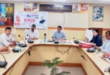 आधार से लिंक कराए जाएं उज्ज्वला योजना के लाभार्थियों के बैंक खाते: राकेश कुमार सिंह