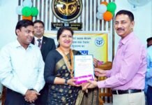 जिलाधिकारी ने किया आईसीटी लैब के प्रयोग के लिए शिक्षको को सम्मानित