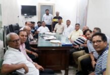 इंदिरापुरम में बाजार के दिन सड़क पर दुकान लगने से ट्रैफिक होता है जाम, व्यापारी परेशान