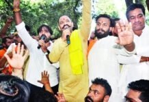 पिंकी तोमर के खिलाफ गुंडा एक्ट की कार्रवाई के विरोध में हिंदू रक्षा दल ने किया कलेक्ट्रेट का घेराव