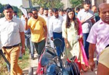 एसीईओ ने सेक्टर म्यू टू का किया निरीक्षण, सामुदायिक केन्द्र बनाने दिए निर्देश