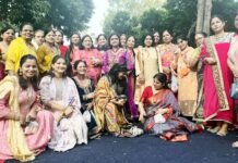गाजियाबाद : गरबा कार्यक्रम में महिलाओं ने दिया भक्ति शक्ति का परिचय, नृत्य संगीत से समां बांधा