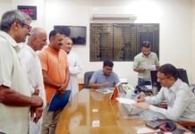 जनता दरबार में जिलाधिकारी ने सुनी लोगों की फरियाद