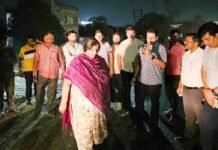 महापौर व म्युनिसिपल कमिश्नर ने अधिकारियों संग किया रात्रि निरीक्षण