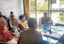 पूर्व पार्षद ने थाना प्रभारी को गिनाई कौशांबी की समस्या, देर रात डीजे और नशेडिय़ों से लोग परेशान