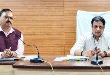 निगम के टैक्स अधिकारियों की नगर आयुक्त ने लगाई क्लास