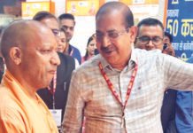 व्यापार मेले में यीडा के स्टाल पर पहुंचे सीएम योगी आदित्यनाथ, सीईओ डॉ अरुणवीर सिंह के प्रयासों को सराहा