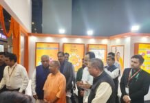 मुख्यमंत्री ने ग्रेटर नोएडा के स्टाल का लिया जायजा