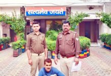परच्यून की दुकान में खोल रखी थी अवैध शराब की दुकान, आबकारी विभाग की टीम ने दबोचा