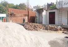 गाजियाबाद के विजयनगर में पार्क की आड़ में हो रहा था अवैध निर्माण, महापौर ने रुकवाया