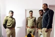 चाय की ठेली ग्राहकों को बेचता था हरियाणा की शराब