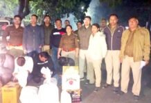 हरियाणा का फायदा उठाकर पार्टी में इंवेट मैनजेर परोस रहा था शराब, आबकारी विभाग को देख कर उड़े होश
